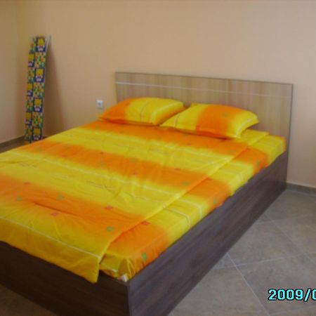 Apartments Sea Sounds Pomorie Bagian luar foto