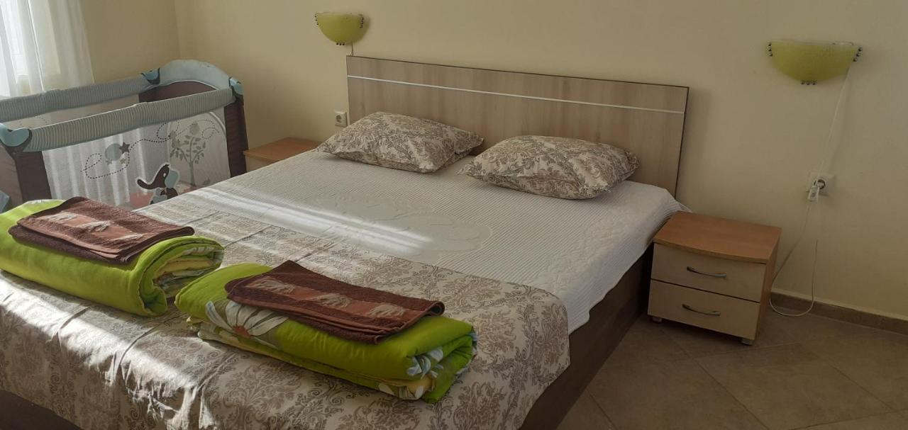 Apartments Sea Sounds Pomorie Bagian luar foto