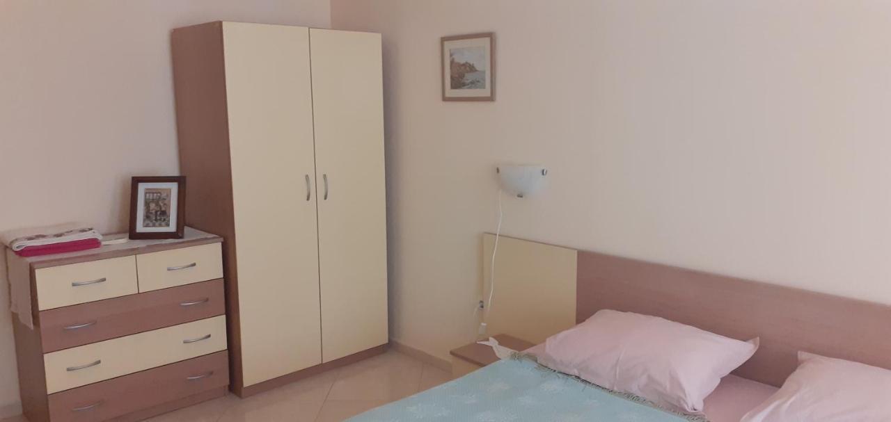 Apartments Sea Sounds Pomorie Bagian luar foto