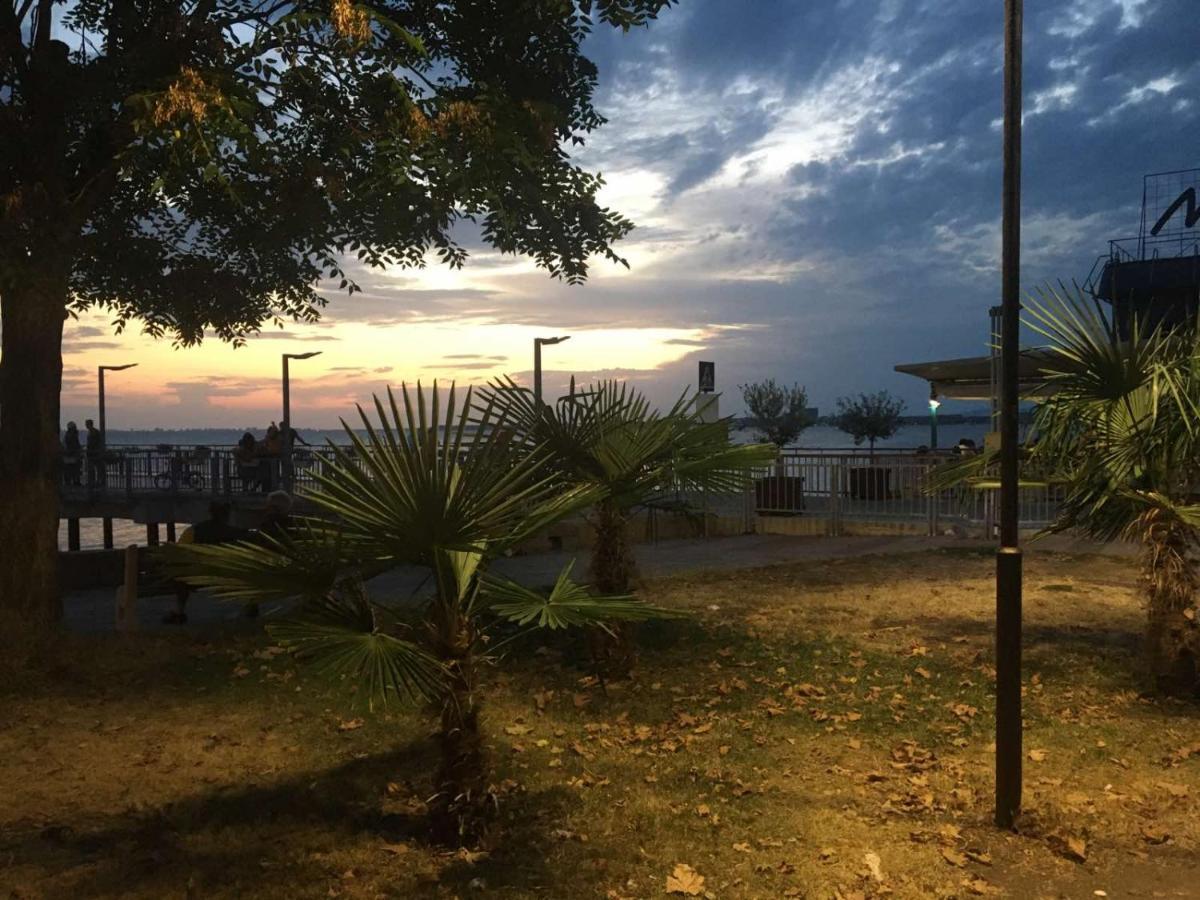 Apartments Sea Sounds Pomorie Bagian luar foto