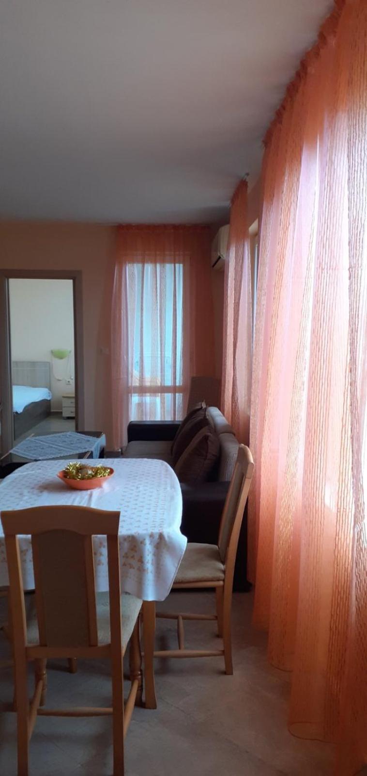 Apartments Sea Sounds Pomorie Bagian luar foto