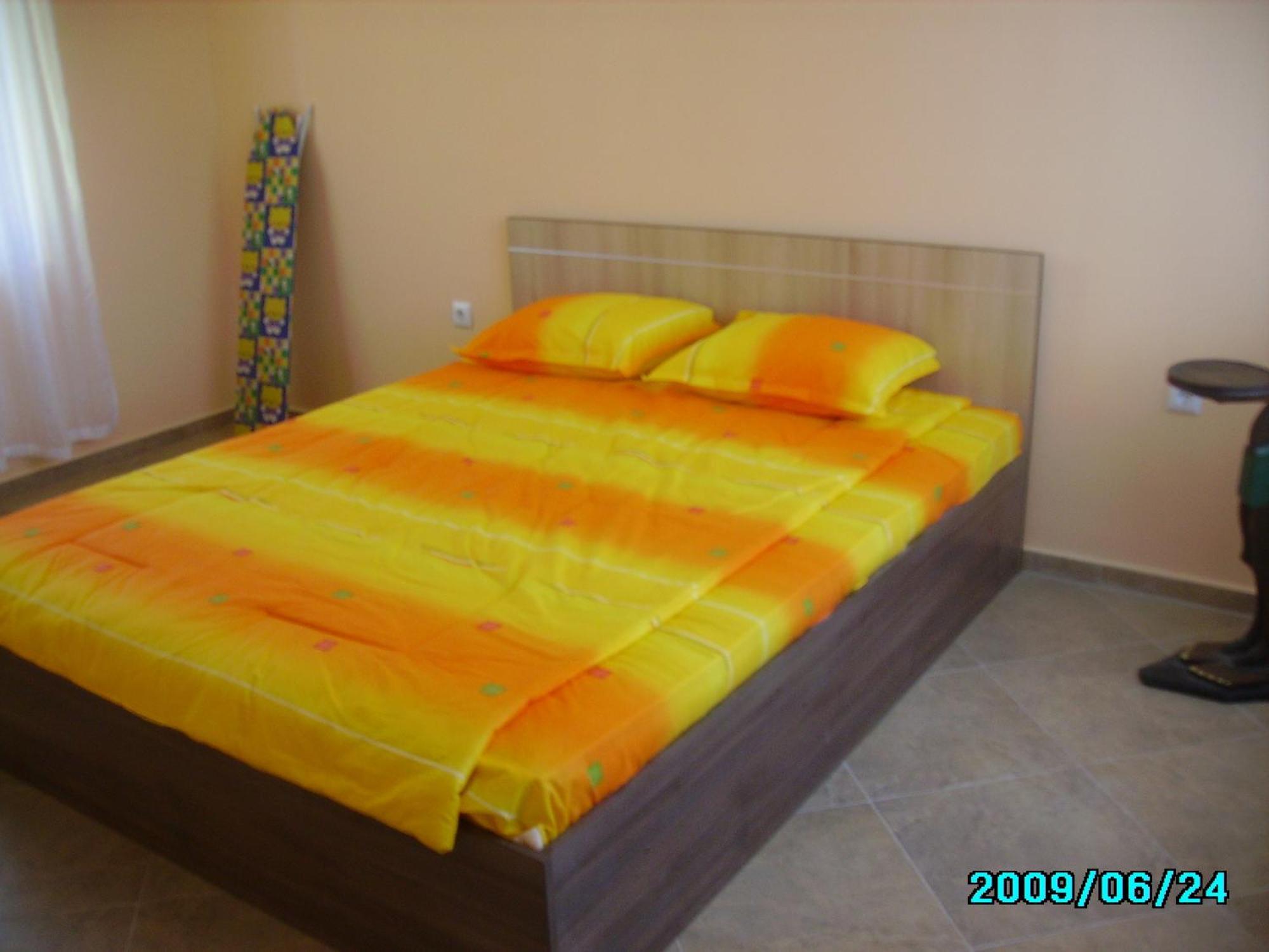 Apartments Sea Sounds Pomorie Bagian luar foto