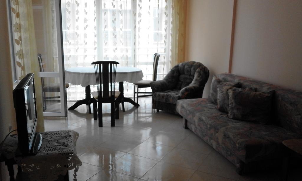 Apartments Sea Sounds Pomorie Bagian luar foto