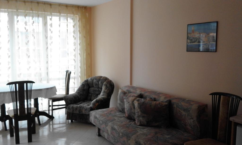 Apartments Sea Sounds Pomorie Bagian luar foto