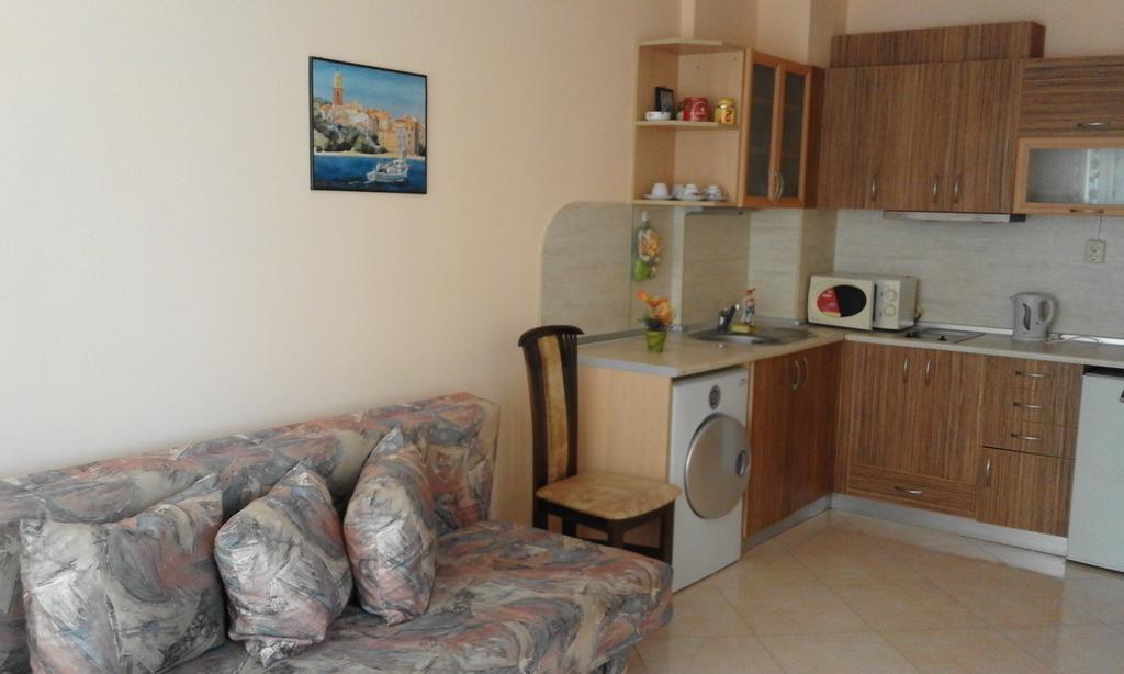 Apartments Sea Sounds Pomorie Bagian luar foto