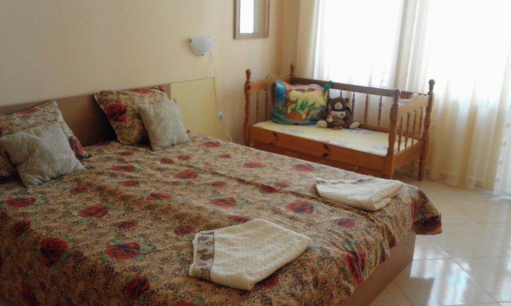 Apartments Sea Sounds Pomorie Bagian luar foto