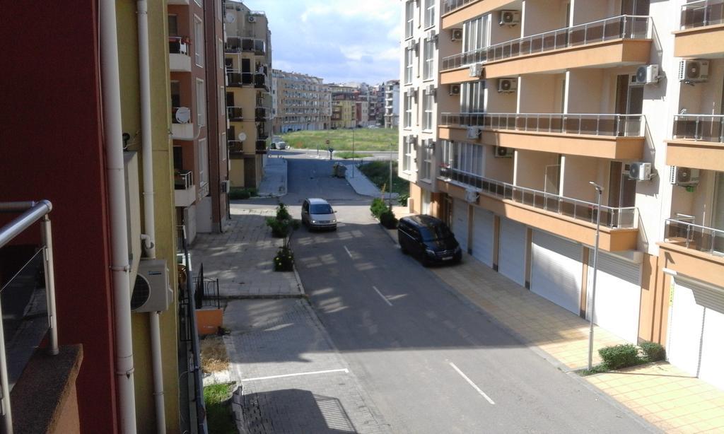 Apartments Sea Sounds Pomorie Bagian luar foto