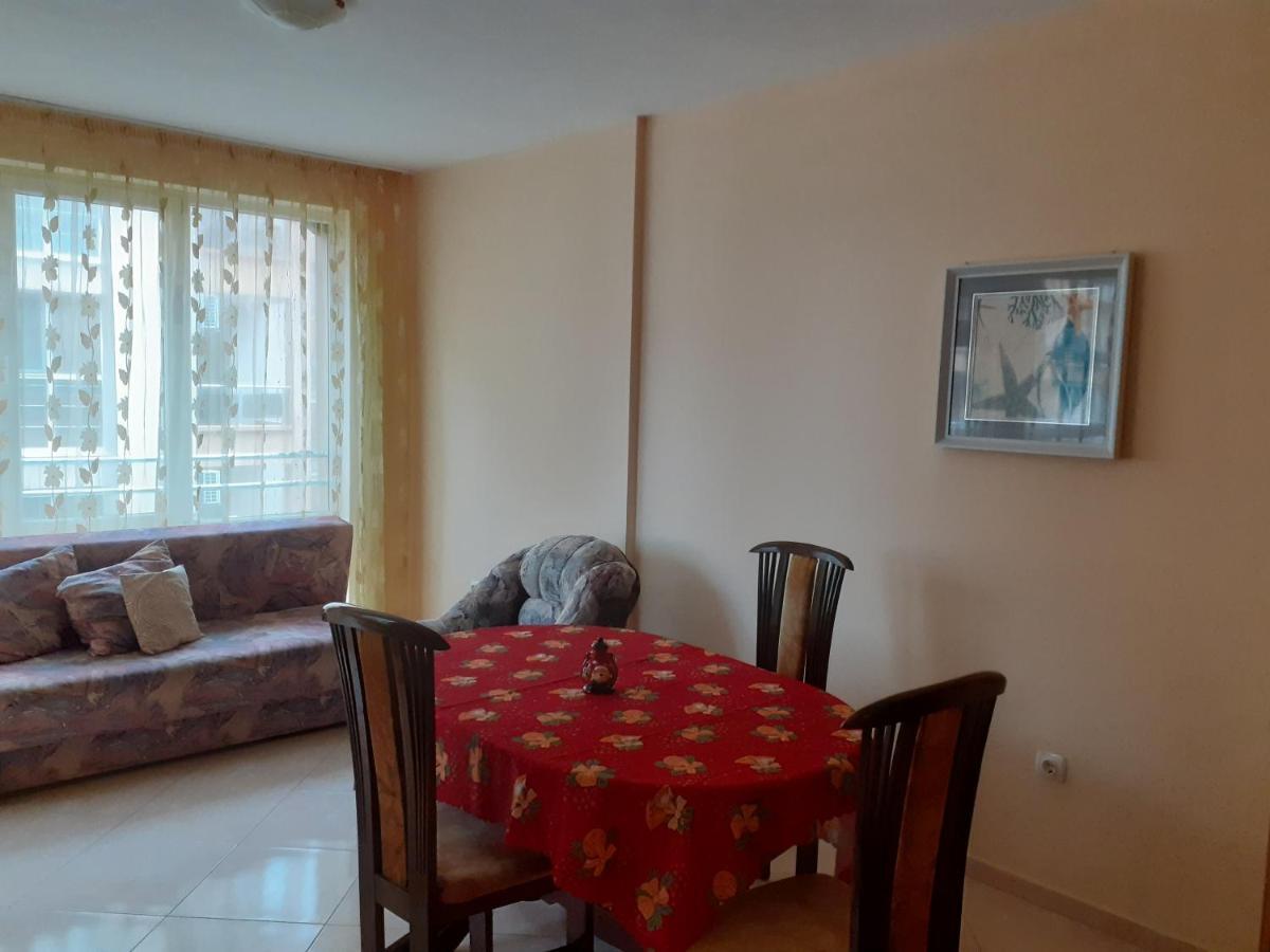 Apartments Sea Sounds Pomorie Bagian luar foto