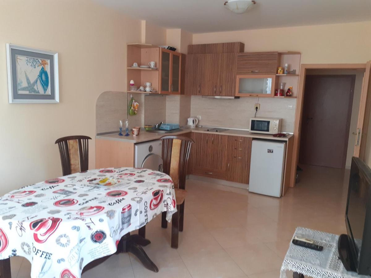 Apartments Sea Sounds Pomorie Bagian luar foto