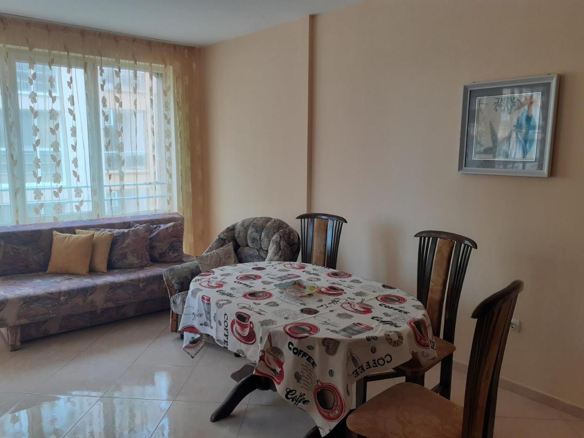 Apartments Sea Sounds Pomorie Bagian luar foto